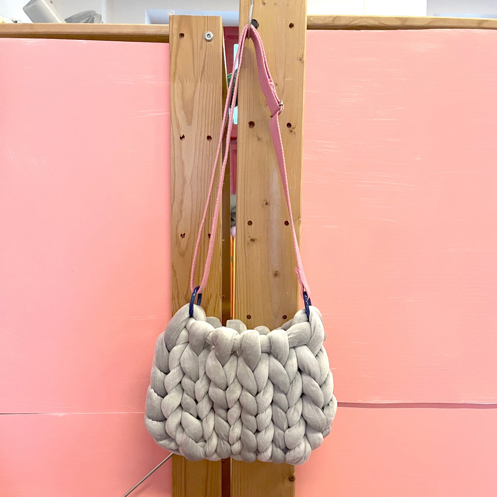 [pre-order] Small Handknit Velvet Crossbody Bag (magnet closure + detachable strap)